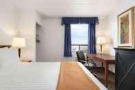 Bedroom Emerald Hotel & Suites