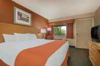 Bedroom Days Inn by Wyndham Columbus Fairgrounds