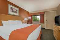 Bedroom Days Inn by Wyndham Columbus Fairgrounds