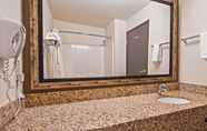 In-room Bathroom 4 Best Western Woodburn