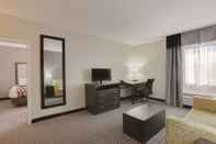 Ruang untuk Umum La Quinta Inn & Suites by Wyndham Detroit Metro Airport