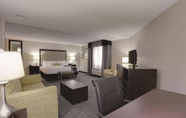 Phòng ngủ 7 La Quinta Inn & Suites by Wyndham Detroit Metro Airport