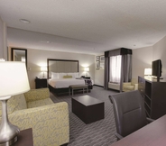 ห้องนอน 7 La Quinta Inn & Suites by Wyndham Detroit Metro Airport