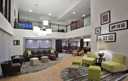 Lobby 4 La Quinta Inn & Suites by Wyndham Detroit Metro Airport