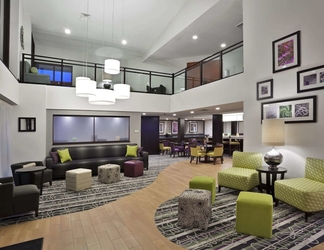 Lobby 2 La Quinta Inn & Suites by Wyndham Detroit Metro Airport