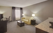 Phòng ngủ 5 La Quinta Inn & Suites by Wyndham Detroit Metro Airport