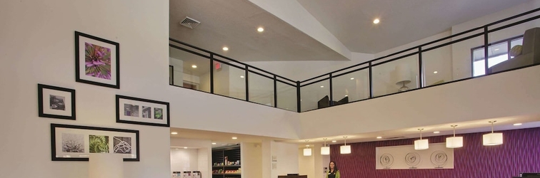 Lobby La Quinta Inn & Suites by Wyndham Detroit Metro Airport