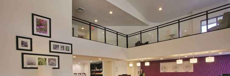 Lobi La Quinta Inn & Suites by Wyndham Detroit Metro Airport