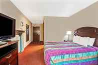 Bedroom Days Inn by Wyndham Seattle Aurora