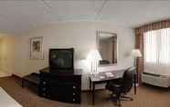 Bedroom 6 Red Roof Inn PLUS+ Newark Liberty Airport - Carteret