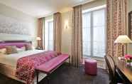 Kamar Tidur 5 Hotel Royal Saint Honoré Paris Louvre