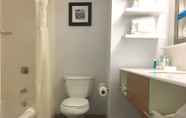 Toilet Kamar 6 Hampton Inn Sevierville