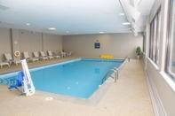 Swimming Pool Four Points by Sheraton Cleveland-Eastlake