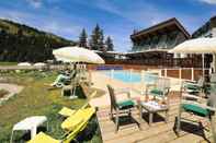 Swimming Pool Mercure Courchevel