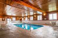 Swimming Pool Quality Inn Morris I-80