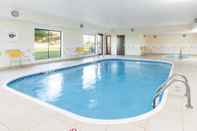 Swimming Pool Fairfield Inn & Suites Galesburg