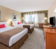 Bedroom 4 Ramada Hotel & Conference Center by Wyndham Kelowna