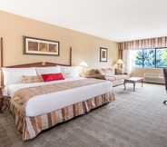 Bedroom 3 Ramada Hotel & Conference Center by Wyndham Kelowna