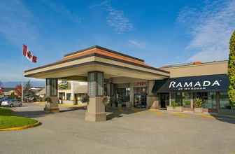 Exterior 4 Ramada Hotel & Conference Center by Wyndham Kelowna