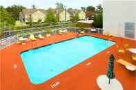 Swimming Pool Baymont by Wyndham Savannah Midtown