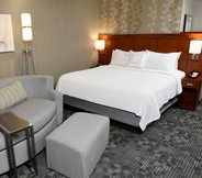 Bedroom 6 Courtyard by Marriott Sioux Falls