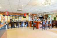 Quầy bar, cafe và phòng lounge Quality Inn West Springfield