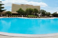 Swimming Pool DoubleTree by Hilton Cherry Hill Philadelphia