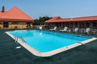 Swimming Pool Econo Lodge Pocomoke City Hwy 13