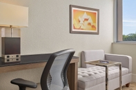 Common Space Delta Hotels by Marriott Chicago Willowbrook