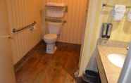 Toilet Kamar 6 Best Western Plus Hill House