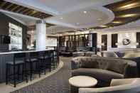 บาร์ คาเฟ่ และเลานจ์ Sheraton Cavalier Calgary Hotel