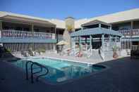 Swimming Pool The Wave Manhattan Beach