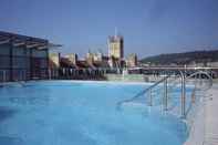 Kolam Renang Francis Hotel Bath