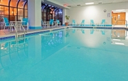 Swimming Pool 4 LaGuardia Plaza Hotel