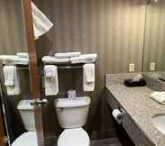 In-room Bathroom 7 Ramada by Wyndham Waupaca