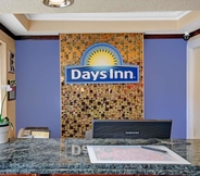 Lobby 6 Days Inn by Wyndham San Francisco - Lombard