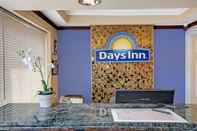 Lobby Days Inn by Wyndham San Francisco - Lombard