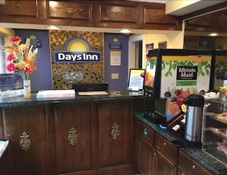 Lobby 2 Days Inn by Wyndham San Francisco - Lombard