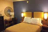 Bedroom Days Inn by Wyndham San Francisco - Lombard