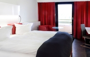 Bilik Tidur 7 DORMERO Hotel Bonn Windhagen