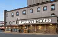 Exterior 2 Days Inn & Suites by Wyndham Sault Ste. Marie ON