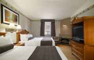 Bedroom 6 Days Inn & Suites by Wyndham Sault Ste. Marie ON