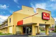 Bên ngoài Econo Lodge Brockport