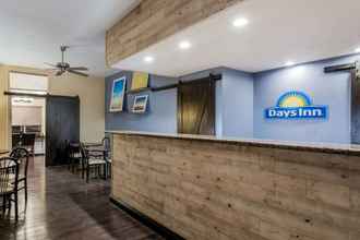 Lobby 4 Days Inn & Suites by Wyndham Lodi