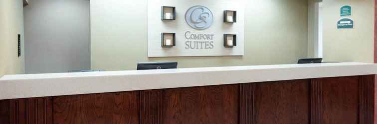 Lobi Comfort Suites Parkersburg South