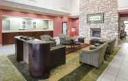 Lobi 7 Comfort Suites Parkersburg South