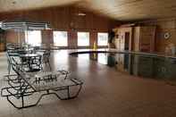 สระว่ายน้ำ Boarders Inn & Suites by Cobblestone Hotels - Superior Duluth