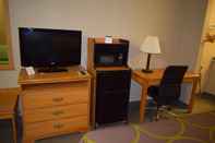 Bedroom Super 8 by Wyndham Fort Chiswell/Wytheville Area