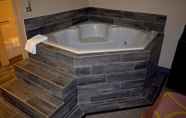 In-room Bathroom 6 Super 8 by Wyndham Fort Chiswell/Wytheville Area