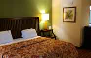 Bedroom 3 Select Inn Murfreesboro